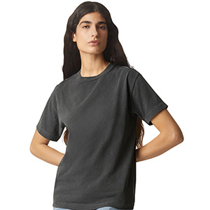 Woman wearing washed black garment-dyed t-shirt, representing soft texture and rich tone fashion trend